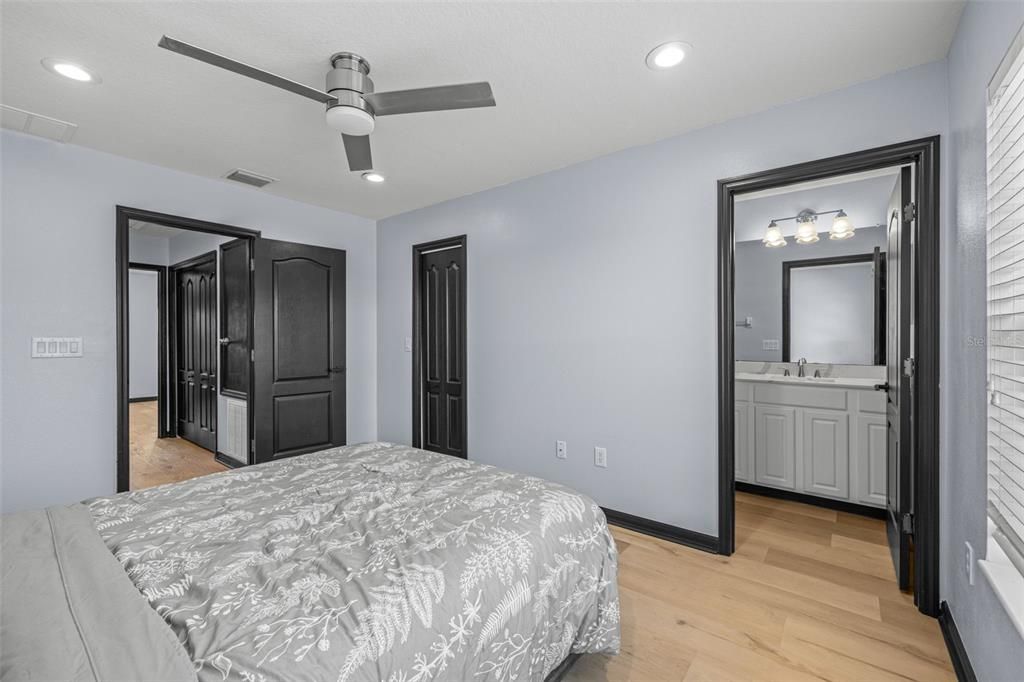 На продажу: $214,900 (2 спален, 2 ванн, 1120 Квадратных фут)