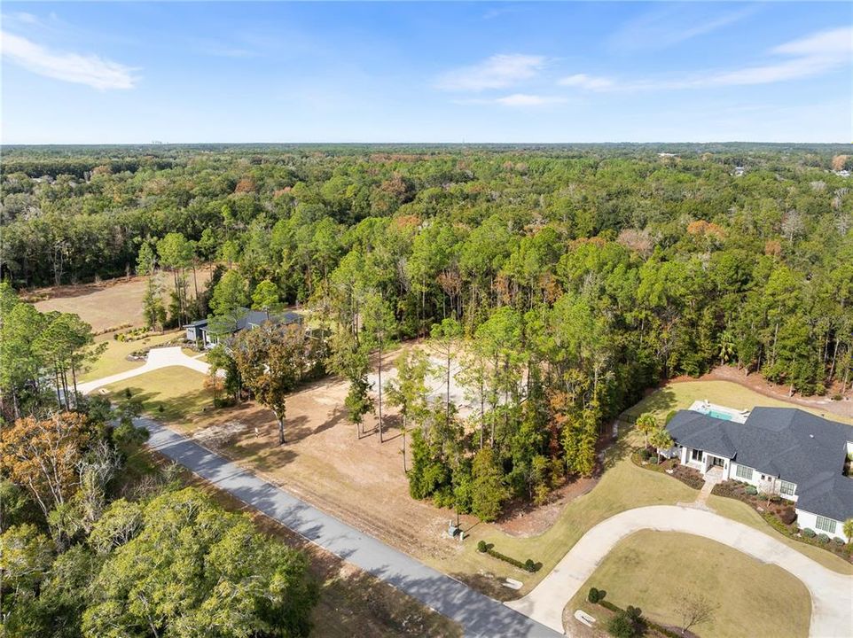 На продажу: $419,000 (1.41 acres)