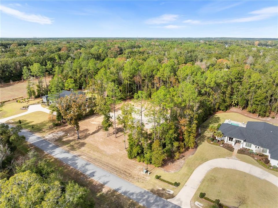 На продажу: $419,000 (1.41 acres)