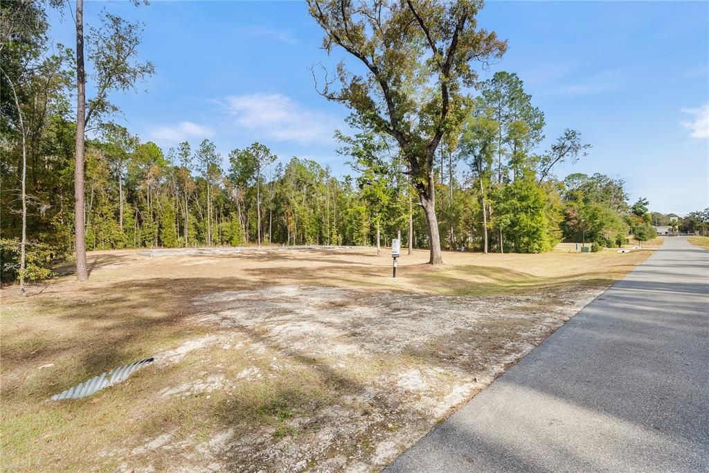 На продажу: $419,000 (1.41 acres)