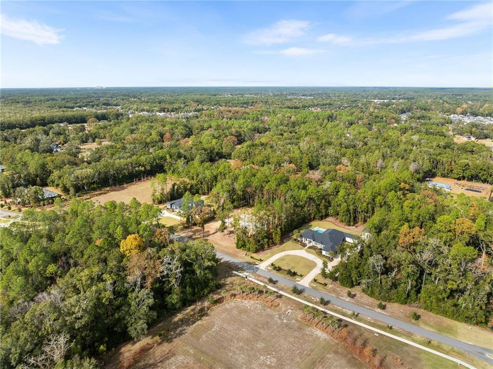 На продажу: $419,000 (1.41 acres)