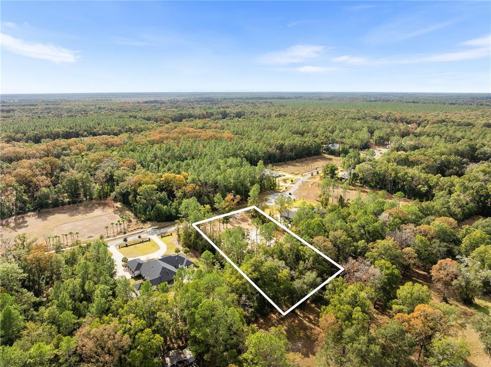 На продажу: $419,000 (1.41 acres)