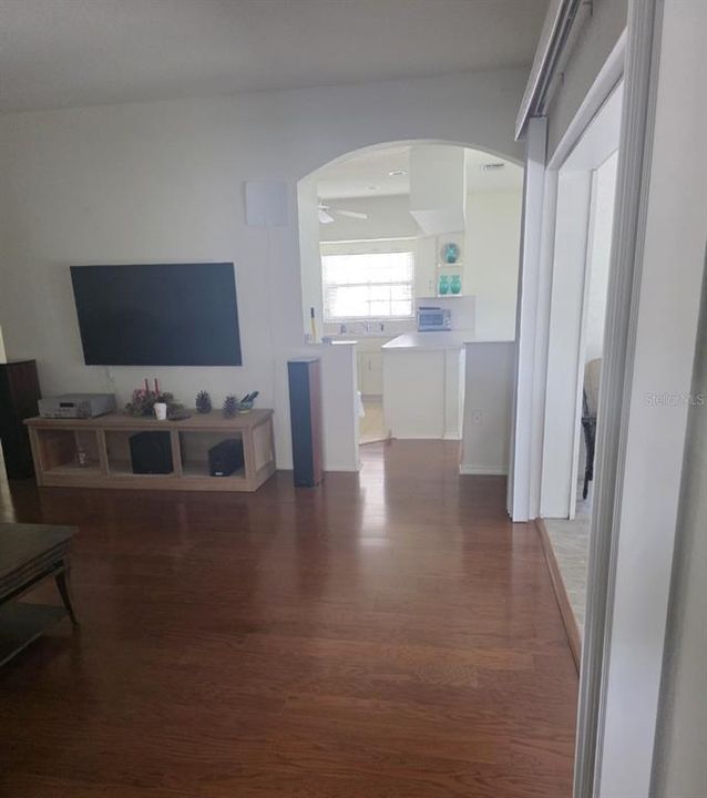 For Sale: $264,900 (2 beds, 2 baths, 1489 Square Feet)