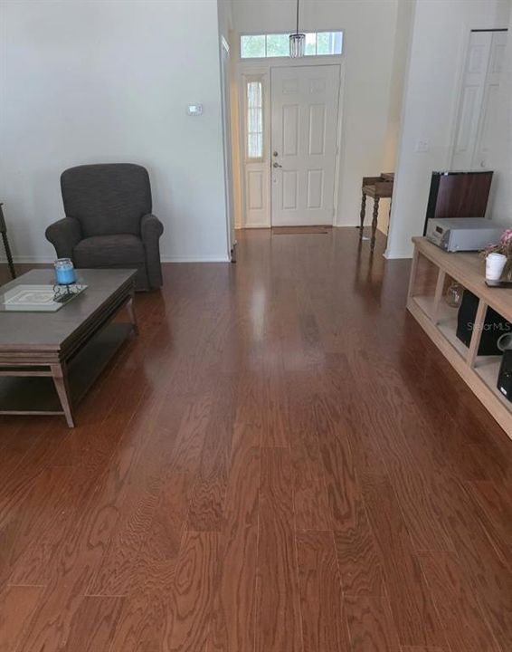 For Sale: $264,900 (2 beds, 2 baths, 1489 Square Feet)