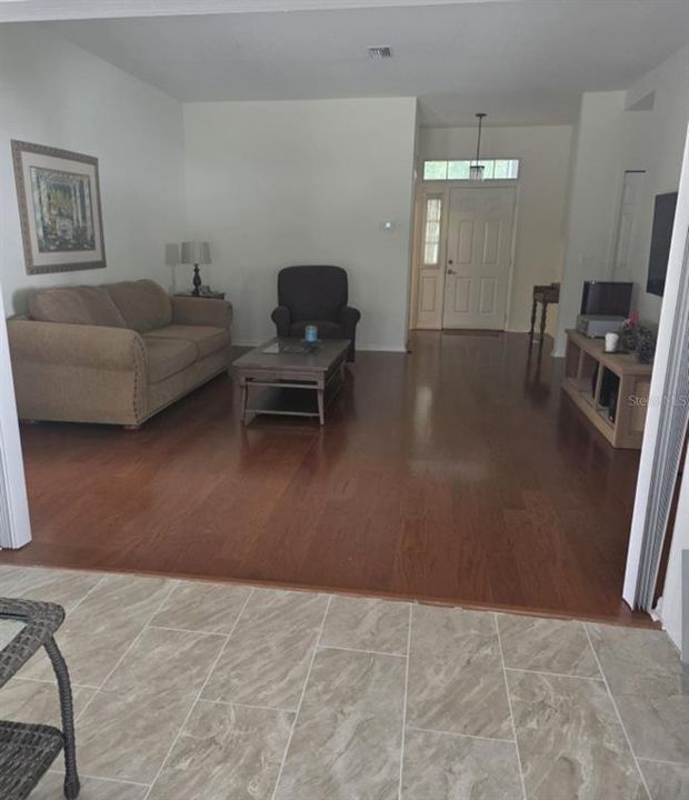 For Sale: $264,900 (2 beds, 2 baths, 1489 Square Feet)