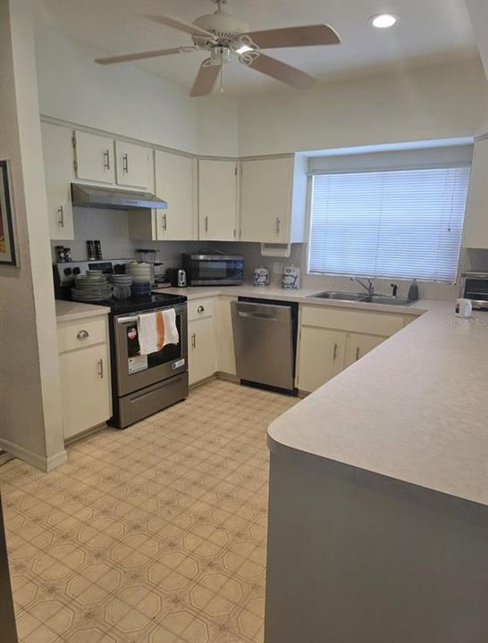For Sale: $264,900 (2 beds, 2 baths, 1489 Square Feet)