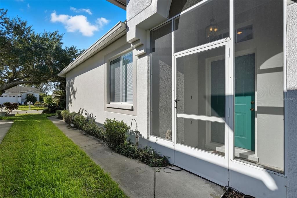 合同活跃: $300,000 (3 贝兹, 2 浴室, 1702 平方英尺)