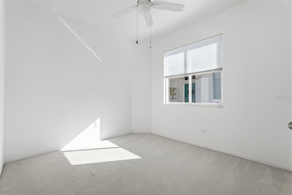 合同活跃: $300,000 (3 贝兹, 2 浴室, 1702 平方英尺)