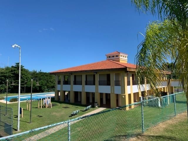 For Rent: $3,000 (4 beds, 2 baths, 2133 Square Feet)