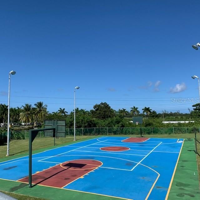 For Rent: $3,000 (4 beds, 2 baths, 2133 Square Feet)