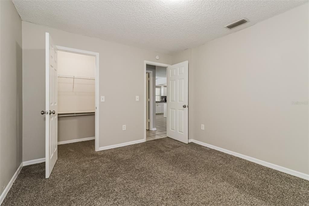 合同活跃: $325,000 (3 贝兹, 2 浴室, 1717 平方英尺)