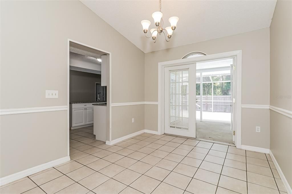 合同活跃: $325,000 (3 贝兹, 2 浴室, 1717 平方英尺)