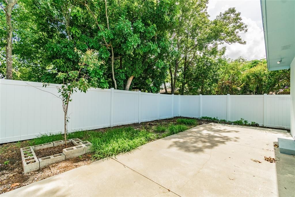 待售: $540,800 (4 贝兹, 0 浴室, 1600 平方英尺)