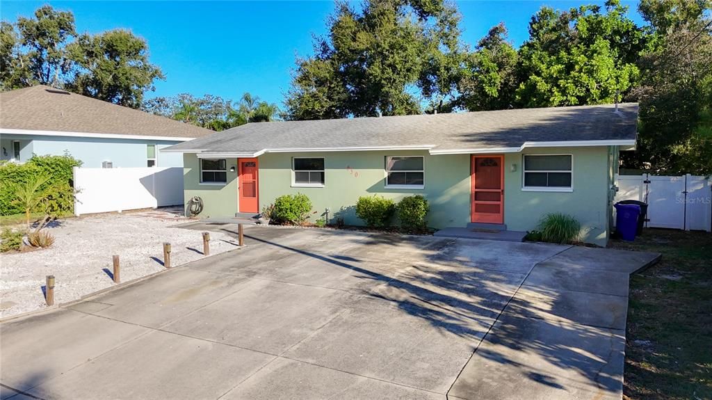 待售: $540,800 (4 贝兹, 0 浴室, 1600 平方英尺)