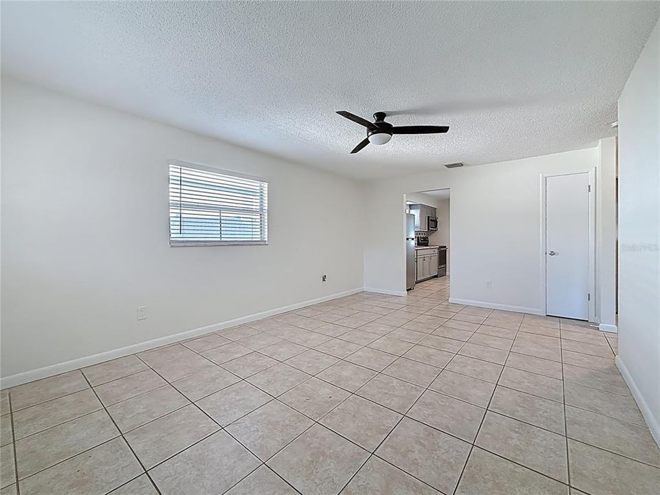 待售: $540,800 (4 贝兹, 0 浴室, 1600 平方英尺)