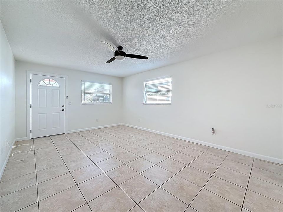 待售: $540,800 (4 贝兹, 0 浴室, 1600 平方英尺)