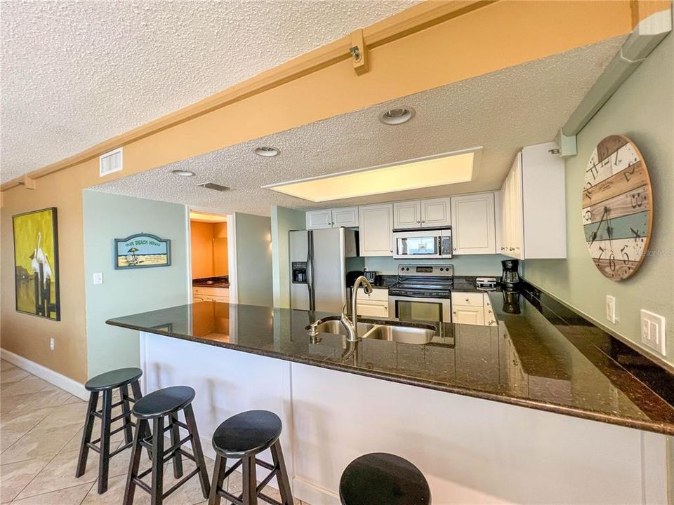 На продажу: $790,000 (2 спален, 2 ванн, 1075 Квадратных фут)