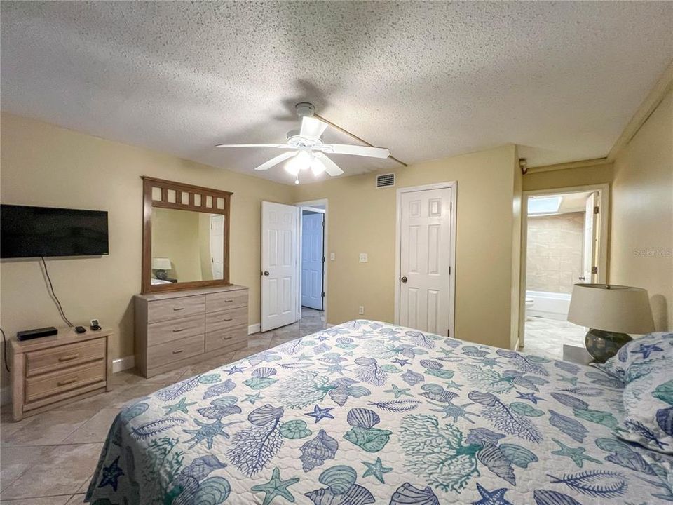 На продажу: $790,000 (2 спален, 2 ванн, 1075 Квадратных фут)