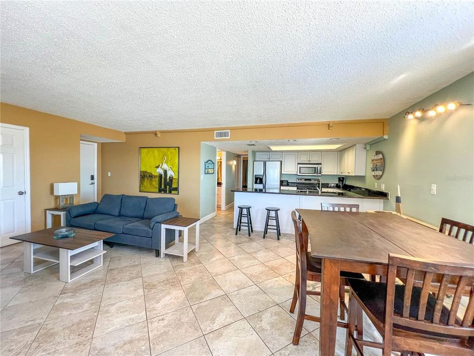 На продажу: $790,000 (2 спален, 2 ванн, 1075 Квадратных фут)