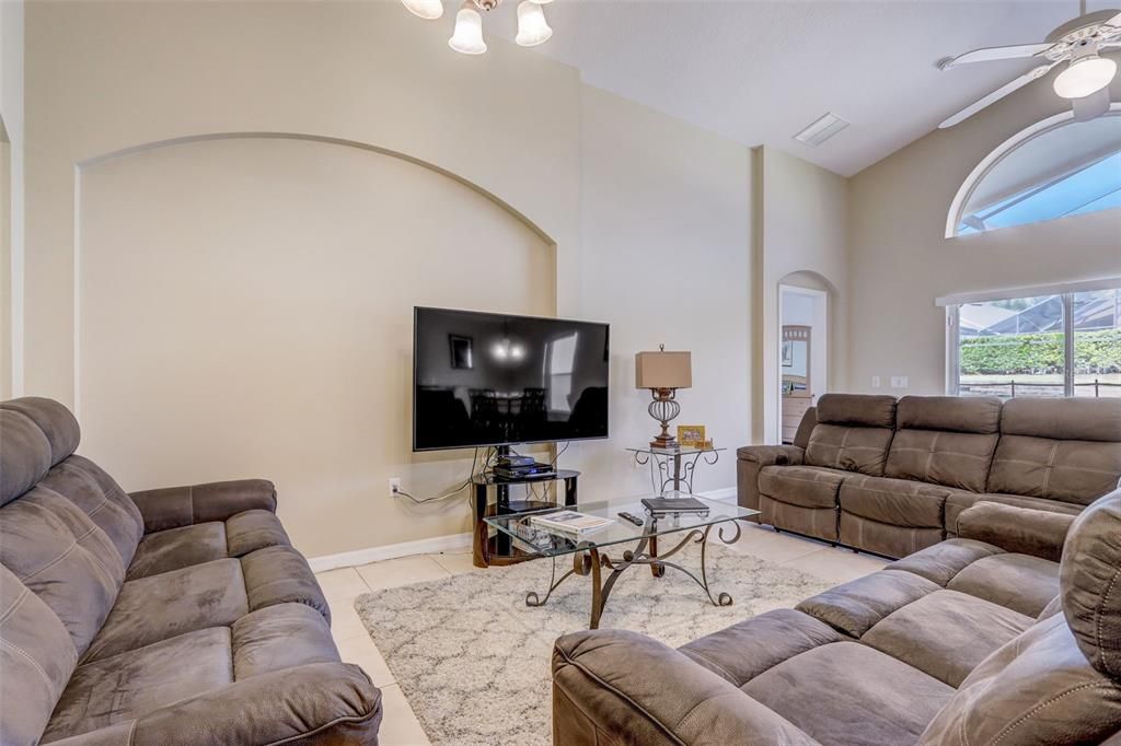 待售: $419,000 (4 贝兹, 3 浴室, 1836 平方英尺)