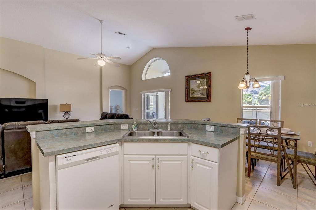 待售: $419,000 (4 贝兹, 3 浴室, 1836 平方英尺)