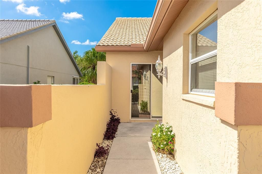 待售: $275,000 (2 贝兹, 2 浴室, 1404 平方英尺)