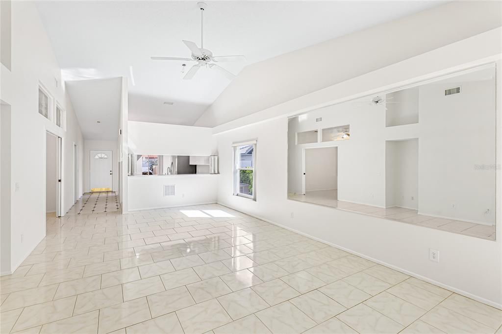 待售: $275,000 (2 贝兹, 2 浴室, 1404 平方英尺)