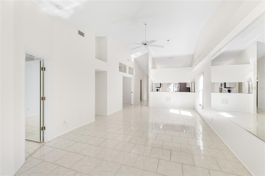 待售: $275,000 (2 贝兹, 2 浴室, 1404 平方英尺)