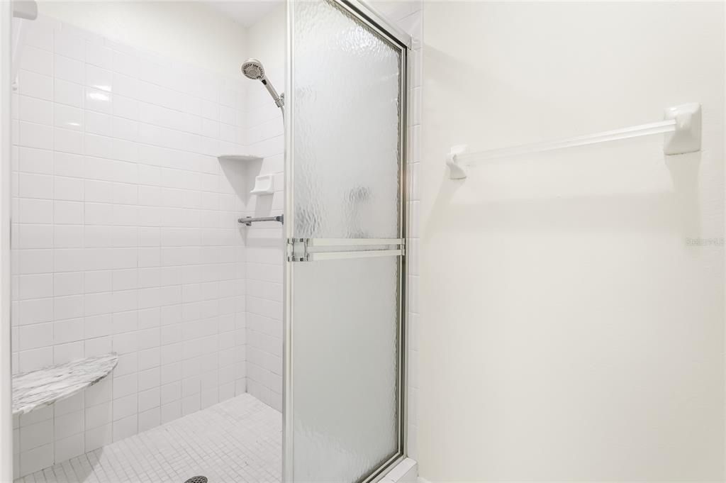 待售: $275,000 (2 贝兹, 2 浴室, 1404 平方英尺)