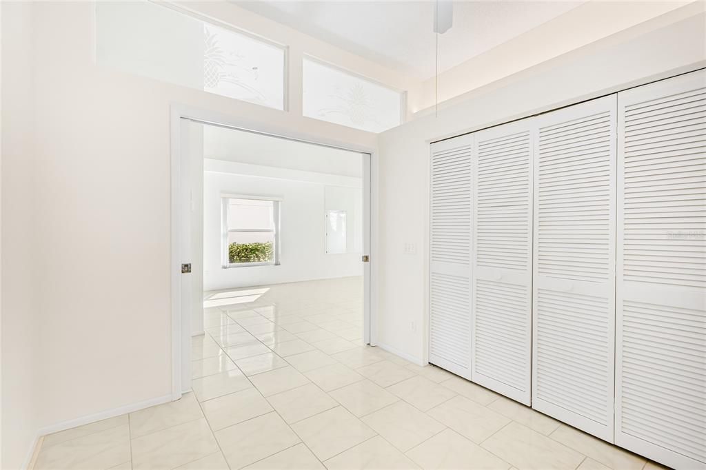 待售: $275,000 (2 贝兹, 2 浴室, 1404 平方英尺)