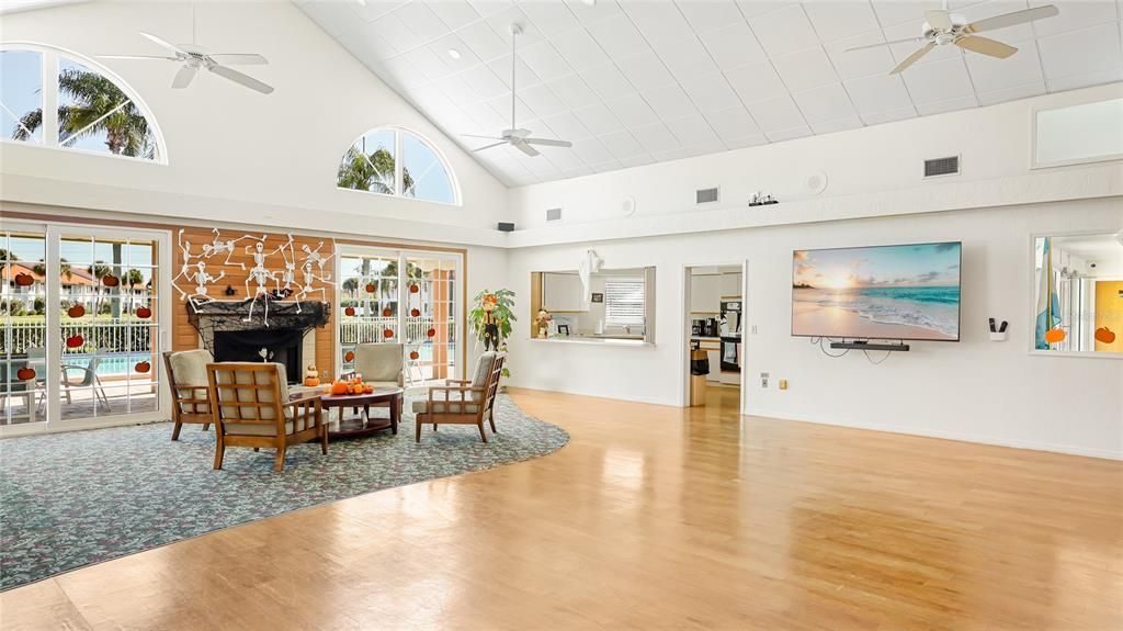 待售: $275,000 (2 贝兹, 2 浴室, 1404 平方英尺)