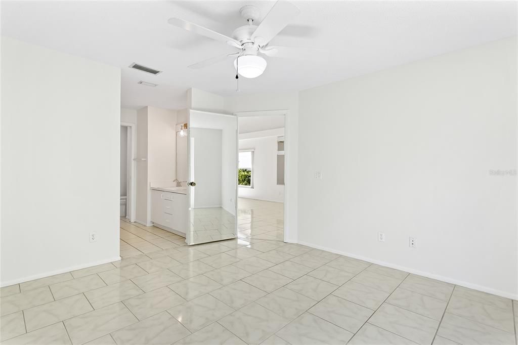 待售: $275,000 (2 贝兹, 2 浴室, 1404 平方英尺)