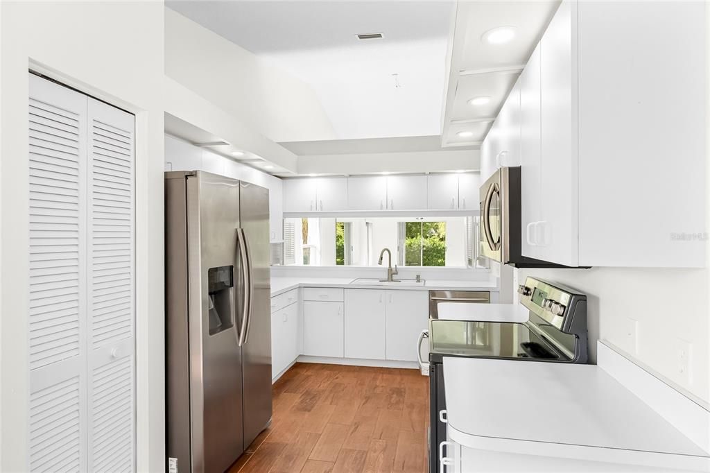 待售: $275,000 (2 贝兹, 2 浴室, 1404 平方英尺)