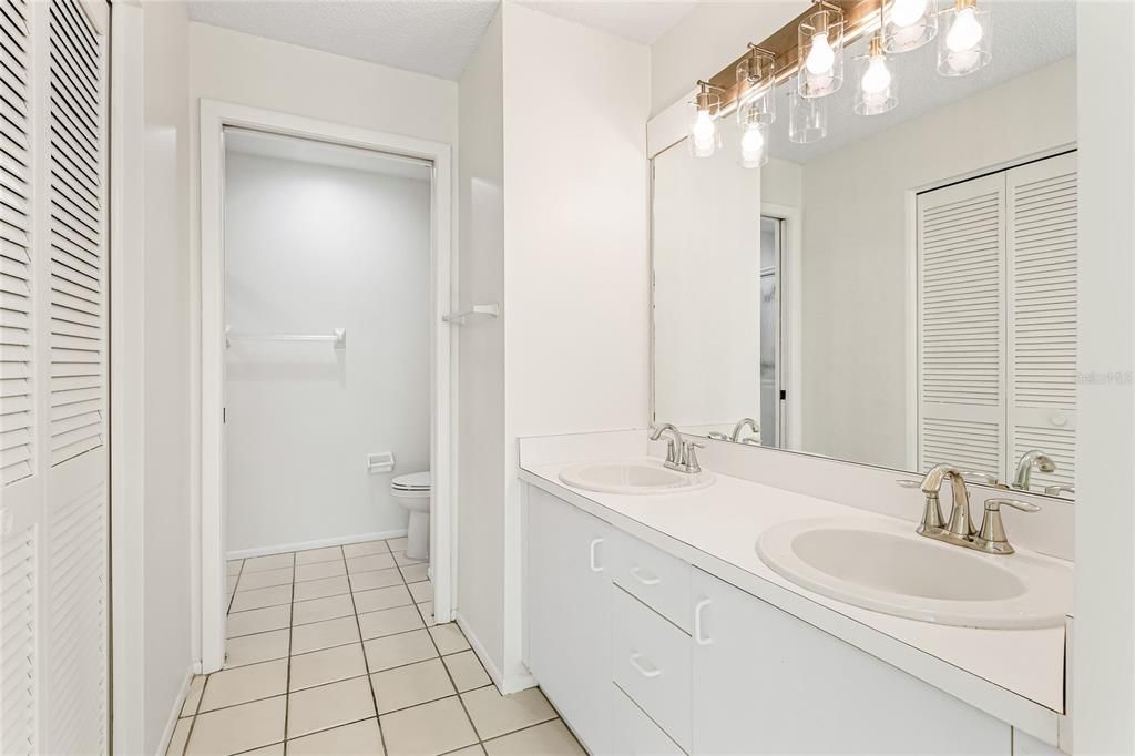 待售: $275,000 (2 贝兹, 2 浴室, 1404 平方英尺)