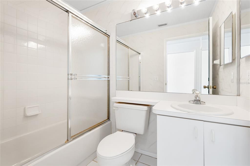 待售: $275,000 (2 贝兹, 2 浴室, 1404 平方英尺)