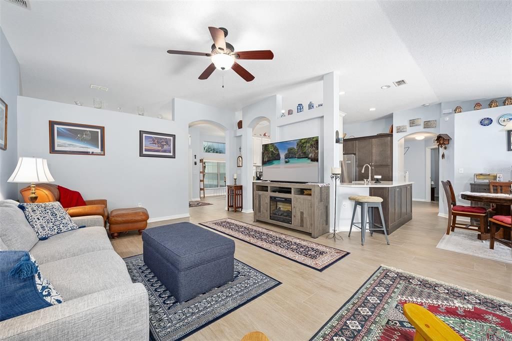 For Sale: $484,500 (4 beds, 3 baths, 2424 Square Feet)