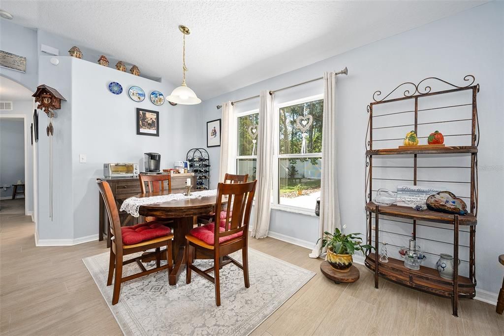 For Sale: $484,500 (4 beds, 3 baths, 2424 Square Feet)