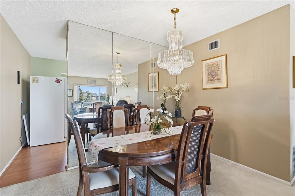 For Sale: $159,900 (2 beds, 2 baths, 1100 Square Feet)