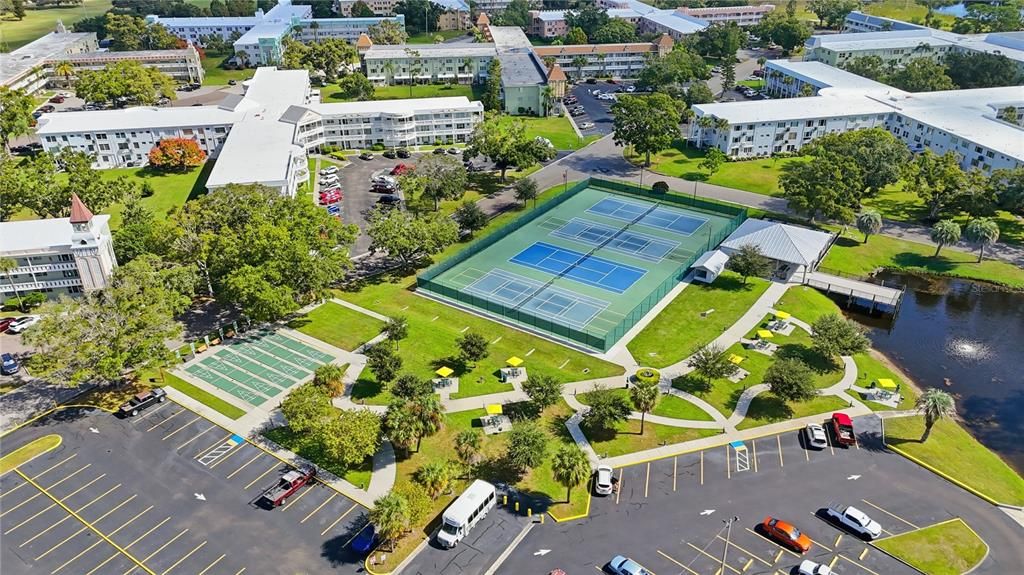 For Sale: $159,900 (2 beds, 2 baths, 1100 Square Feet)