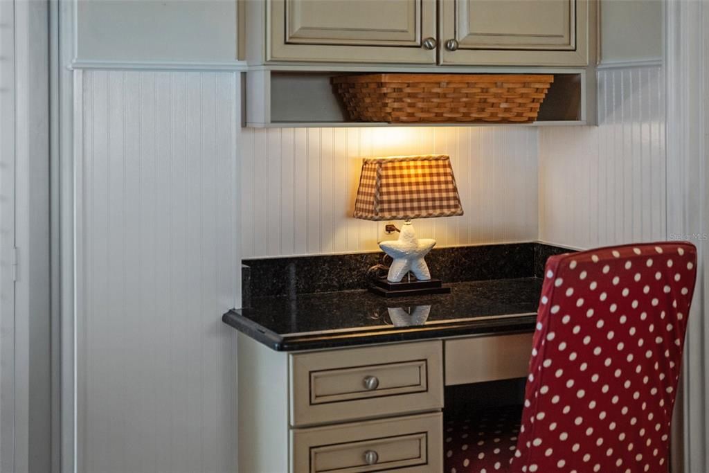 Под контрактом: $1,690,000 (3 спален, 3 ванн, 2610 Квадратных фут)