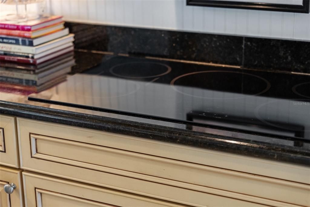 Под контрактом: $1,690,000 (3 спален, 3 ванн, 2610 Квадратных фут)