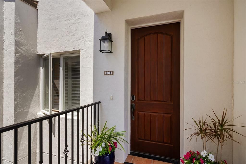 Под контрактом: $1,690,000 (3 спален, 3 ванн, 2610 Квадратных фут)