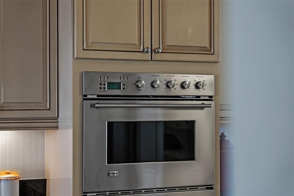 Под контрактом: $1,690,000 (3 спален, 3 ванн, 2610 Квадратных фут)