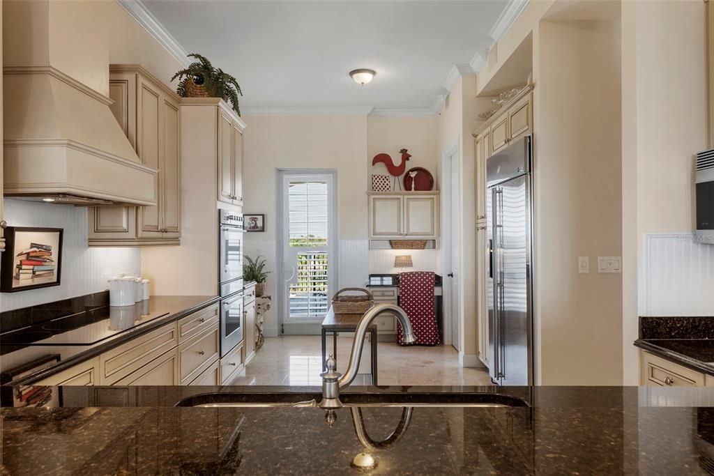 Под контрактом: $1,690,000 (3 спален, 3 ванн, 2610 Квадратных фут)