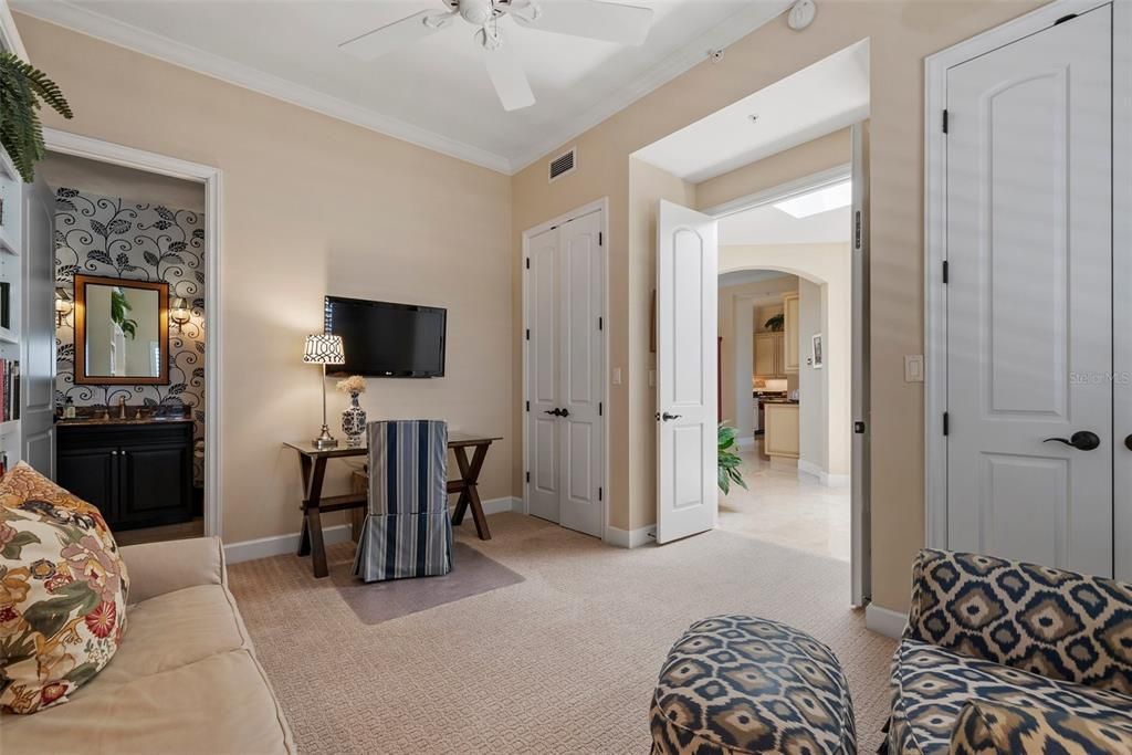 Под контрактом: $1,690,000 (3 спален, 3 ванн, 2610 Квадратных фут)