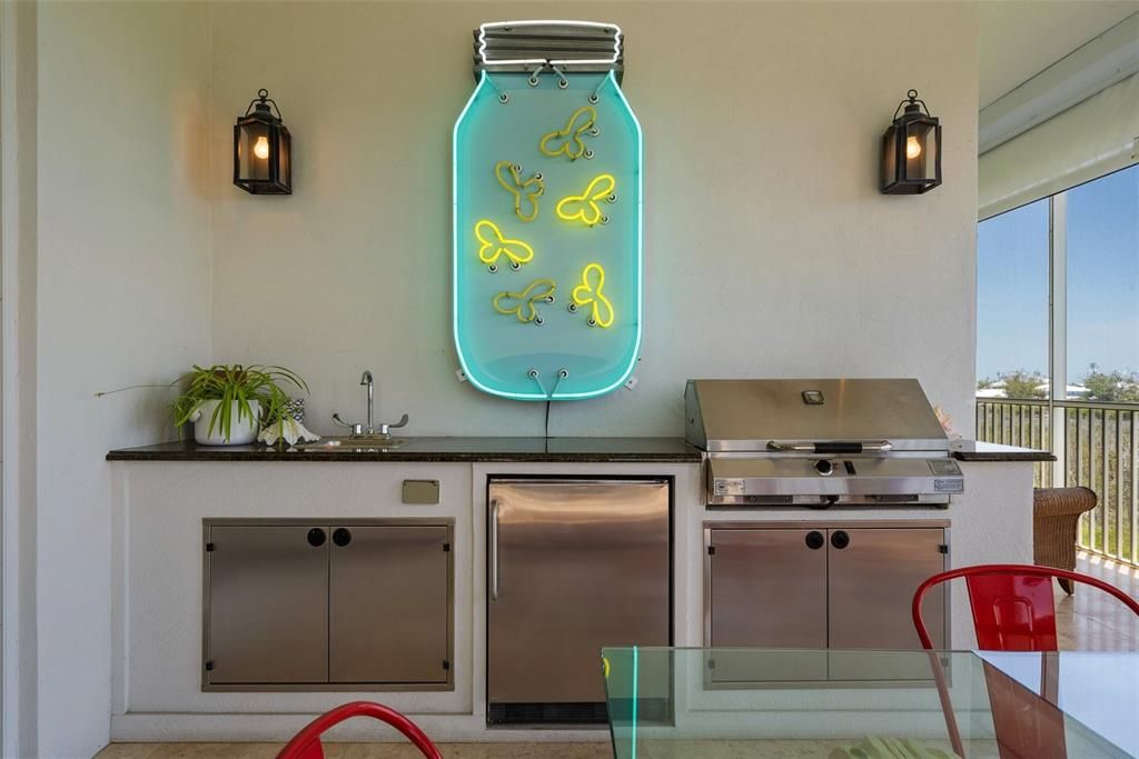 Под контрактом: $1,690,000 (3 спален, 3 ванн, 2610 Квадратных фут)