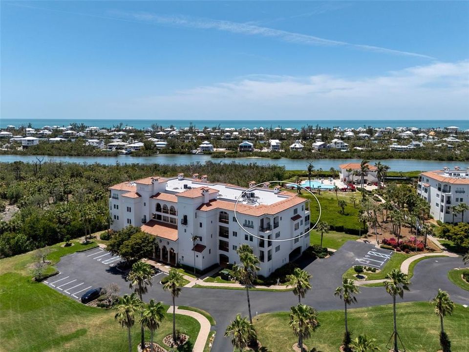 Под контрактом: $1,690,000 (3 спален, 3 ванн, 2610 Квадратных фут)