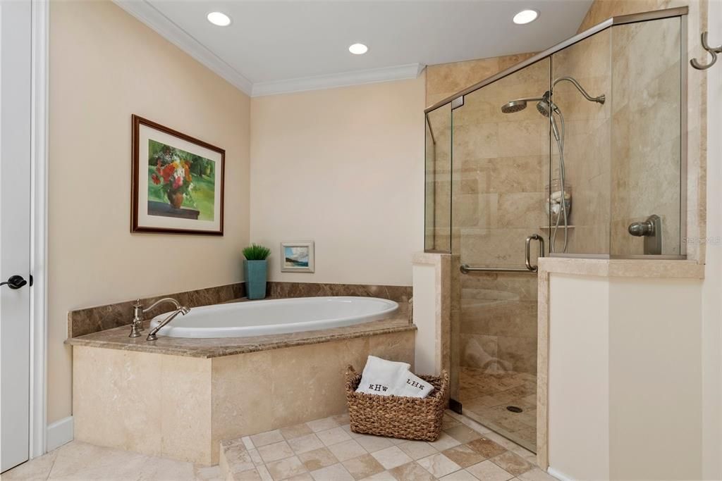 Под контрактом: $1,690,000 (3 спален, 3 ванн, 2610 Квадратных фут)