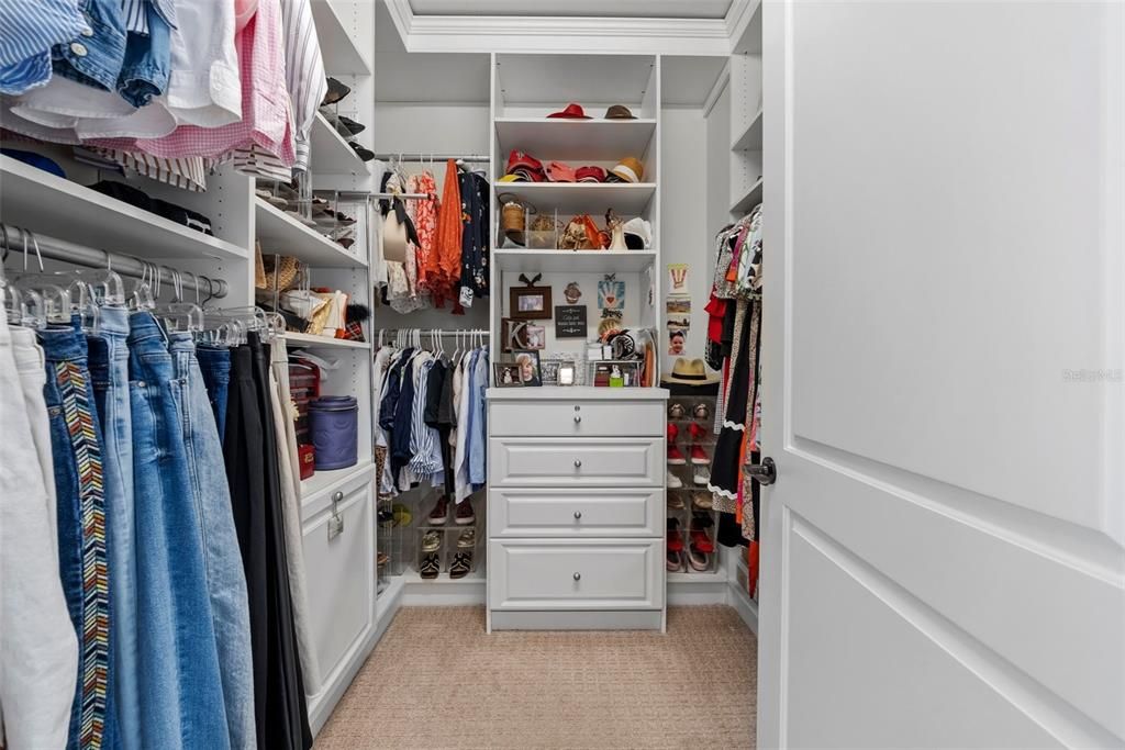 Под контрактом: $1,690,000 (3 спален, 3 ванн, 2610 Квадратных фут)