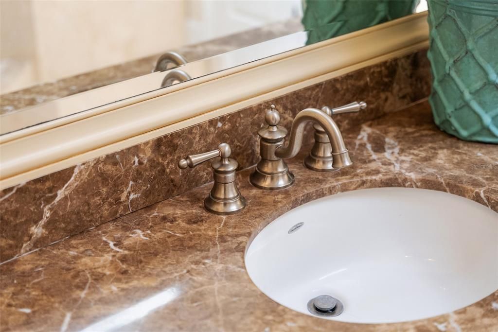 Под контрактом: $1,690,000 (3 спален, 3 ванн, 2610 Квадратных фут)